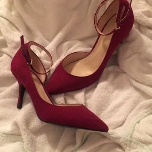 Pointed toe burgundy heels NWOT